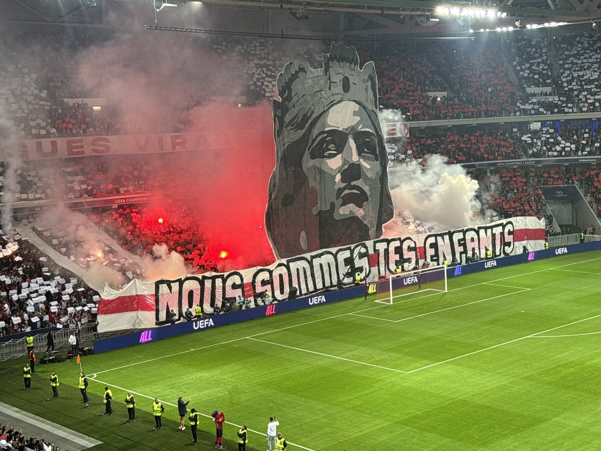 包含球迷创意TIFO：中超也有顶级球迷文化的词条