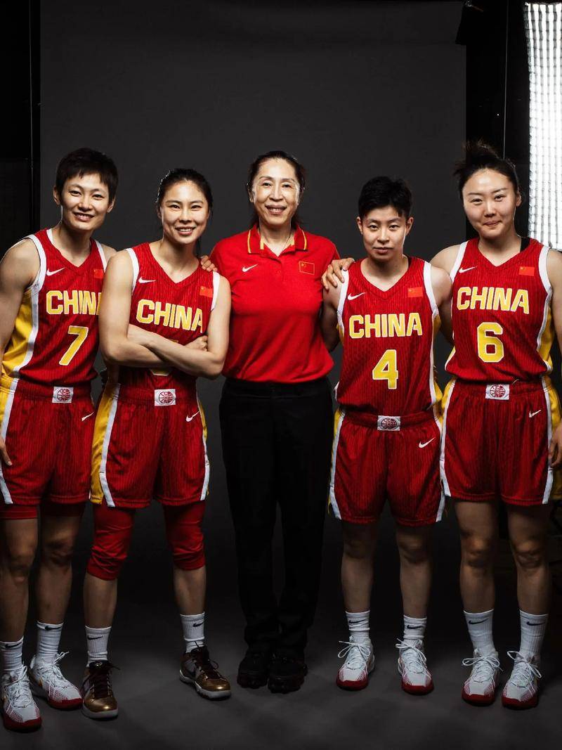 女篮世界杯亚军：中国篮球的骄傲