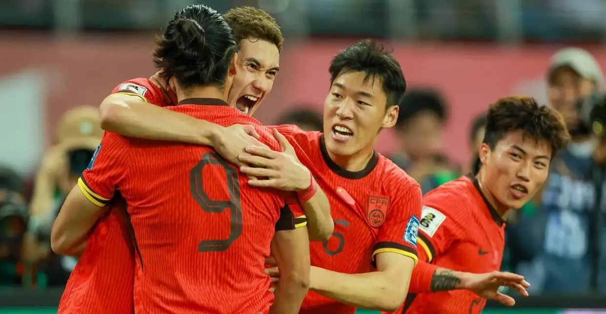 华体会登入-2002世界杯20周年：中国足球的巅峰与低谷