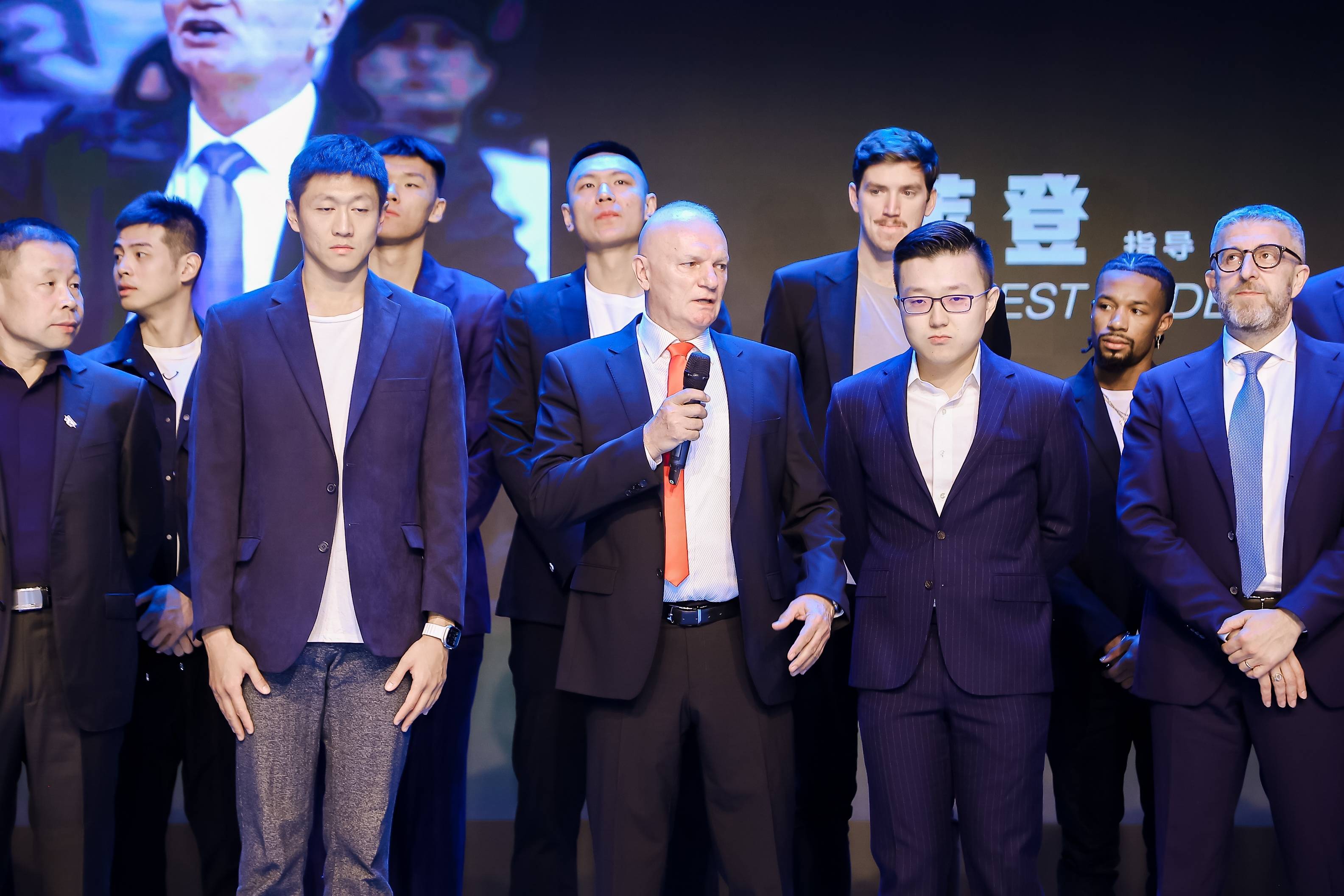 球迷组织抗议：要求俱乐部增加透明度