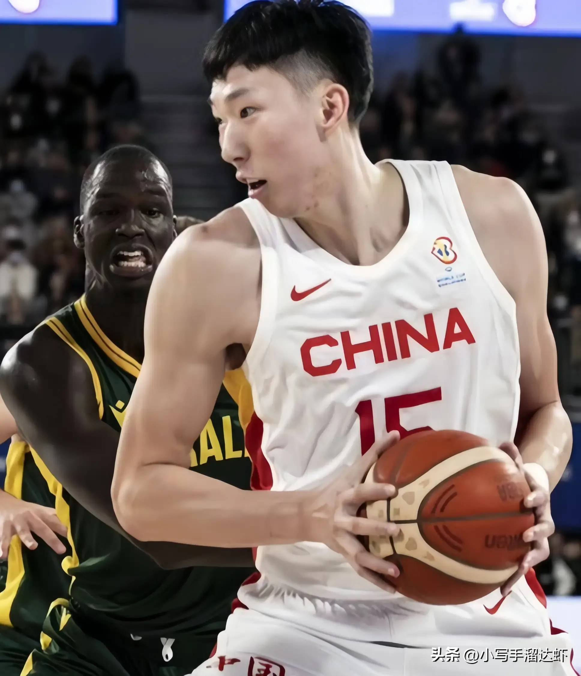 中国男篮奥运资格赛大胜，周琦统治内线