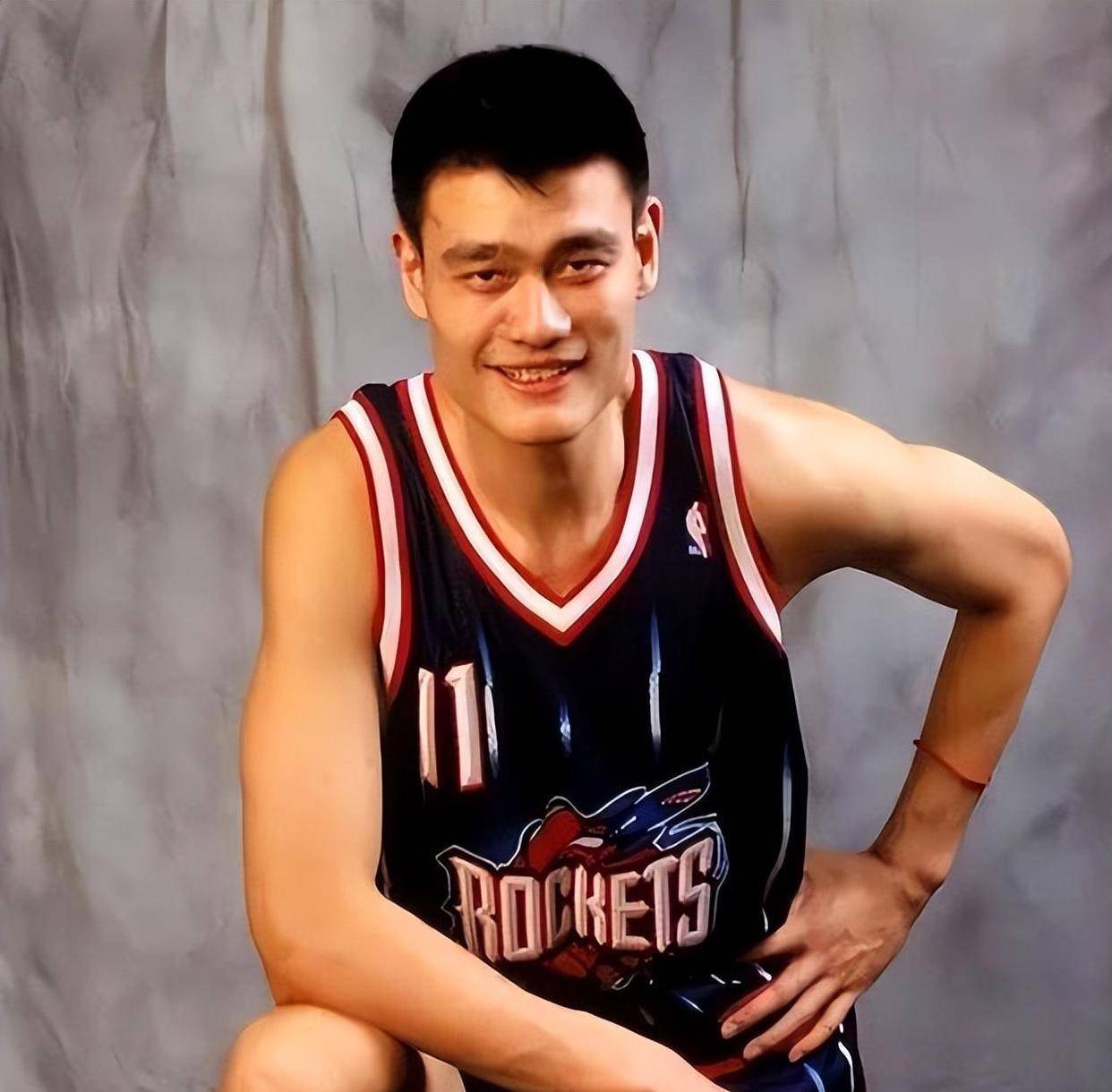 姚明：中国篮球的传奇与改革者