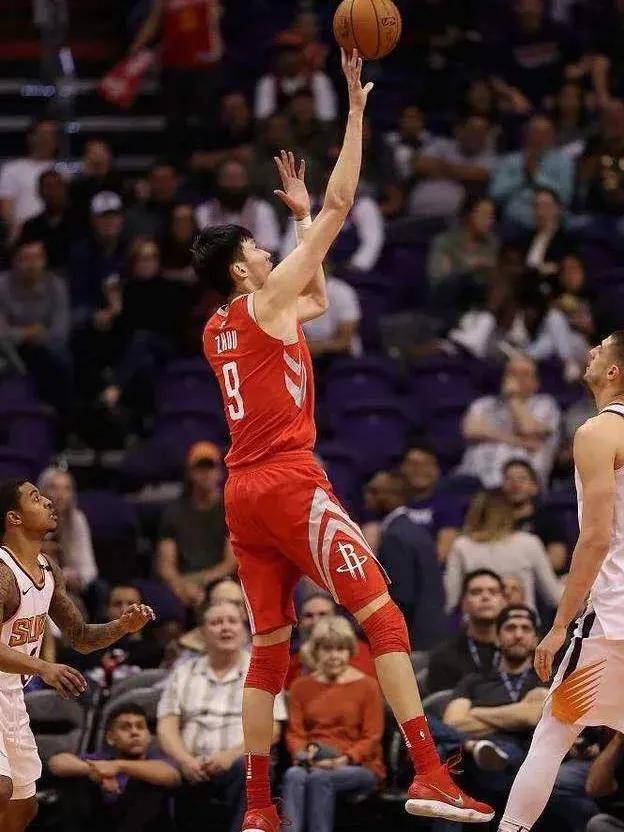 包含周琦：“大魔王”的NBA挫折与回归的词条